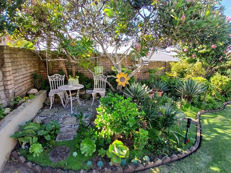 5 Bedroom Property for Sale in Stilbaai Wes Western Cape
